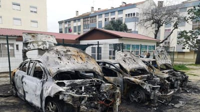 Três carros TVDE incendiados durante a madrugada - TVI