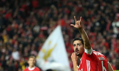 VÍDEO: Helton Leite compromete e André Almeida marca para o Benfica - TVI