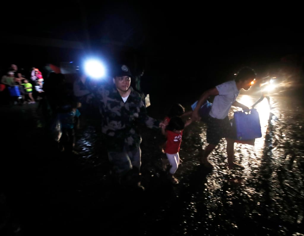 Oito mil pessoas forçadas a fugir por causa de cinzas de vulcão nas Filipinas
