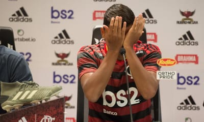VÍDEO: reforço de Jorge Jesus chora na apresentação no Flamengo - TVI