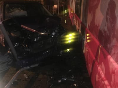Carro colide com composição e interrompe metro em Gondomar - TVI