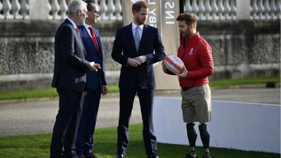 Príncipe Harry aparece pela primeira vez em público desde a cimeira real - TVI