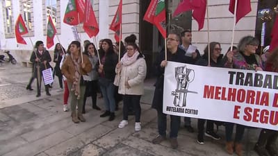 Trabalhadores de três hospitais de Coimbra em greve - TVI