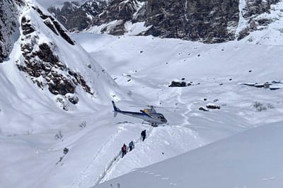Oito turistas, incluindo quatro crianças, morrem em estância de montanha no Nepal - TVI