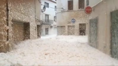 Tempestade Glória deixa cidade espanhola coberta de espuma - TVI