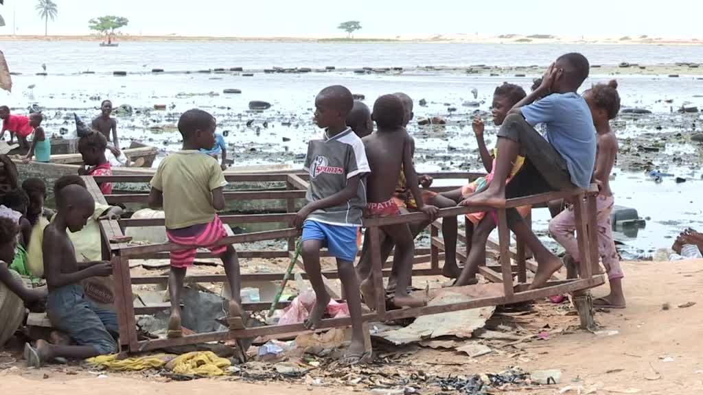 Projeto de Isabel dos Santos deixa 3 mil angolanos a viver no meio do lixo
