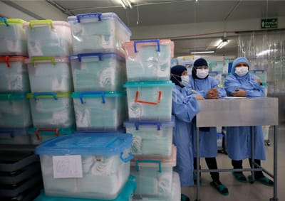 Laboratório de Wuhan nega qualquer responsabilidade pela pandemia - TVI
