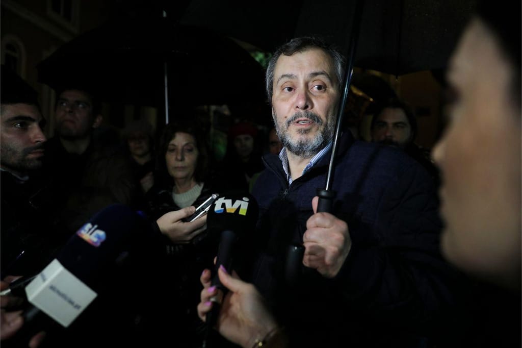 Mário Nogueira, da Fenprof, fala aos jornalistas sobre a greve nacional
