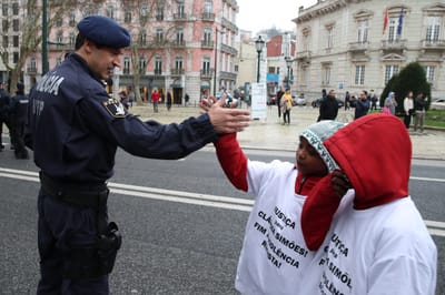 Centenas marcham em Lisboa contra o racismo e a violência policial - TVI