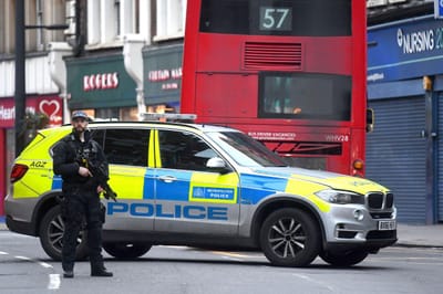 Quatro detidos em Inglaterra por suspeita de planeamento de atos terroristas - TVI