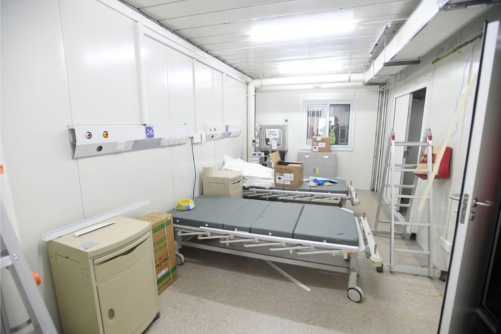 China termina hospital com mil camas em dez dias