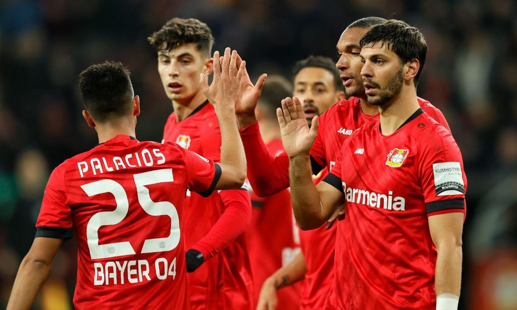 Bayer Leverkusen bateu Estugarad