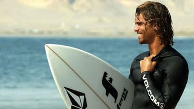 Nazaré: surfista Alex Botelho já comunica por escrito - TVI