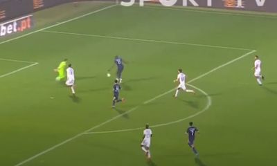 VÍDEO: Marega picou a bola e fez o 2-1 para o FC Porto - TVI