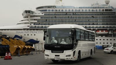 Coronavírus: começam a desembarcar passageiros de cruzeiro sob quarentena no Japão - TVI