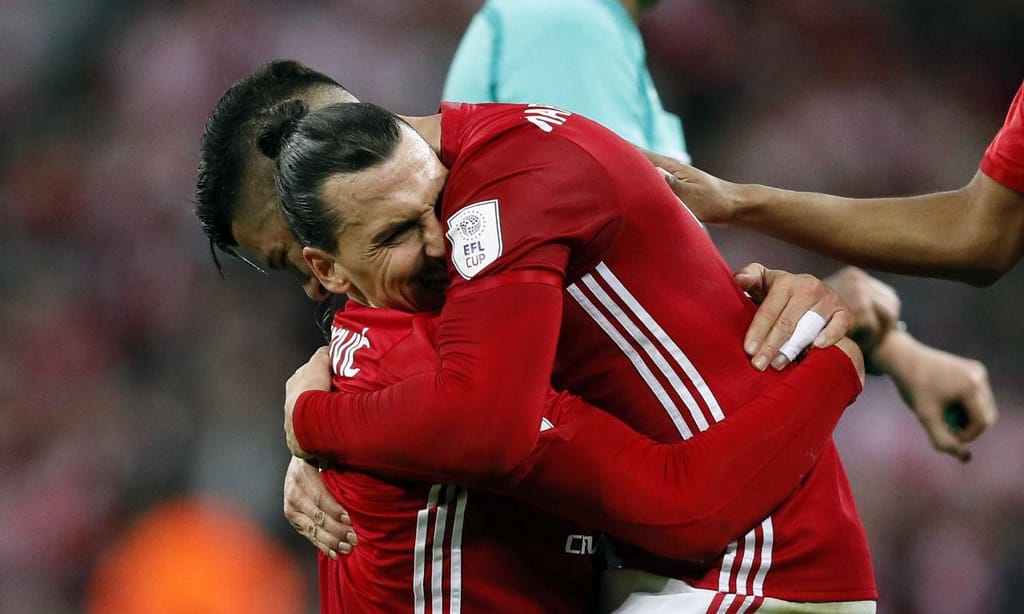 Ibrahimovic e Rojo (AP Images)