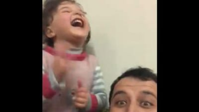 Pai transforma medo das bombas na Síria em gargalhadas da filha - TVI
