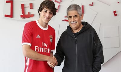 OFICIAL: Benfica renova com Paulo Bernardo - TVI