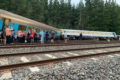 Descarrilamento de comboio na Austrália faz dois mortos - TVI