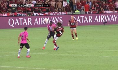 VÍDEO: Arão (Flamengo) é expulso depois de entrada duríssima - TVI