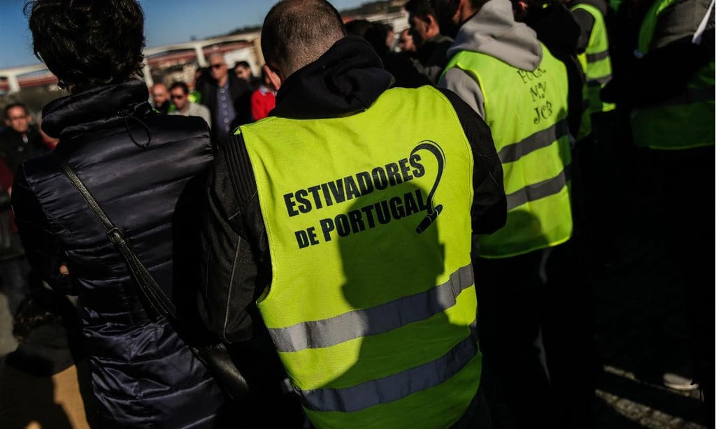 Estivadores em greve no porto de Lisboa