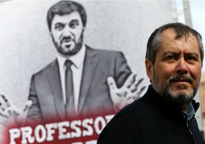 Líder da Fenprof tenta invadir Conselho de Ministros depois de Costa evitar manifestantes - TVI