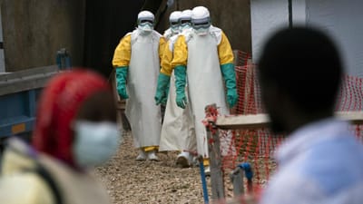 Homem morre com ébola depois de levar vacina e recuperar da doença - TVI