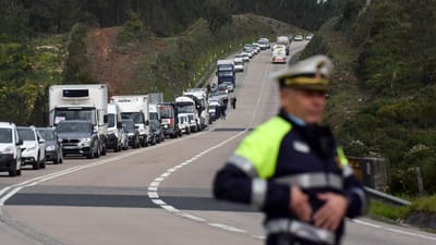 Protesto no IC2 gera 16 quilómetros de carros em marcha lenta - TVI