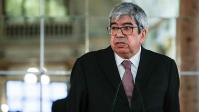 "Questões do Estado de Direito". Ferro Rodrigues deixa bicada aos negacionistas da covid-19 - TVI