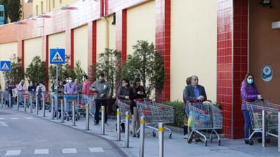 Portugueses vão menos a supermercados, mas compram mais - TVI