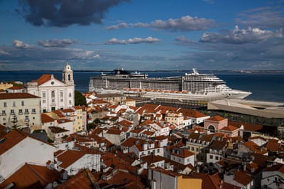 Porto de Lisboa alvo de ataque informático - TVI