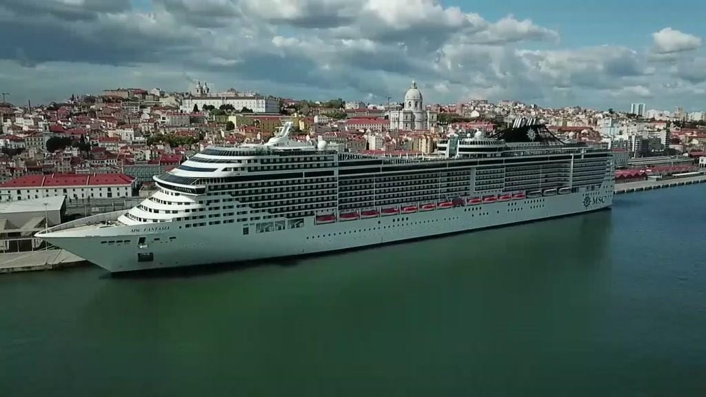 Mais de mil passageiros do cruzeiro atracado em Lisboa vão ser repatriados