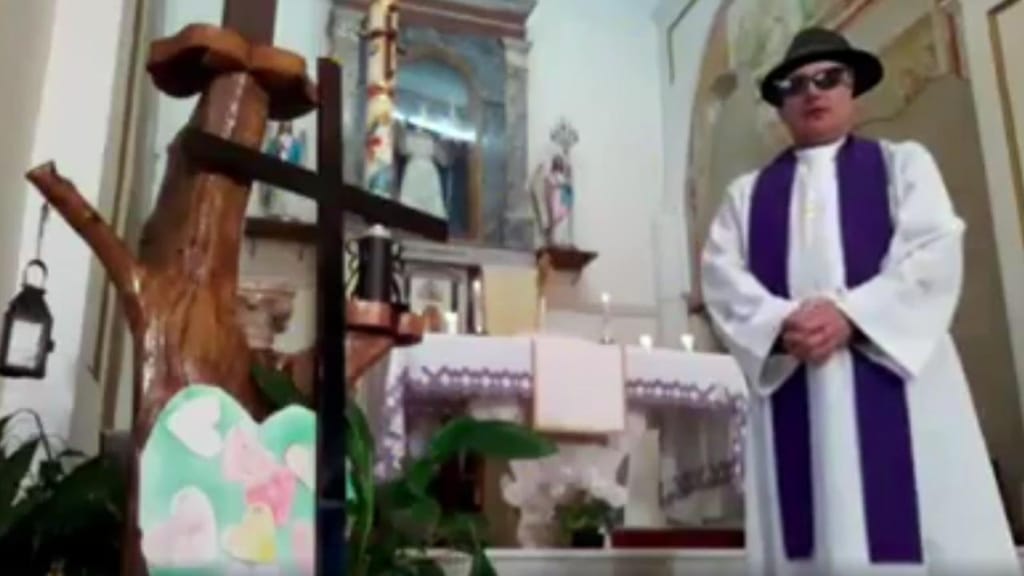 Padre italiano ativa filtro do Facebook durante missa online