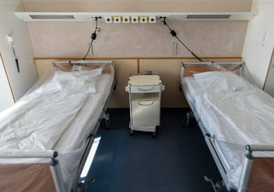 Covid-19: Hospitais públicos britânicos enfrentam ’tsunami’ de casos graves - TVI