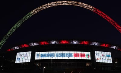 FOTO: ingleses usam Wembley para homenagem a Itália - TVI