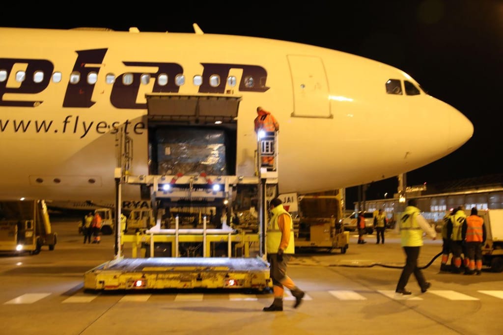 Chegada de avião Airbus com material médico e de proteção proveniente da China