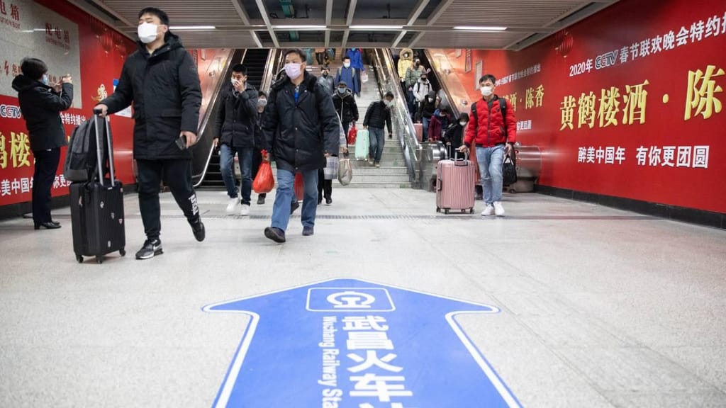 Covid-19: transportes recomeçam a funcionar em Wuhan