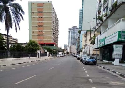 Polícia mata homem em Luanda ao repreender jovens que não usavam máscara - TVI
