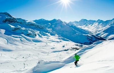 Turistas querem processar estância de esqui por ser foco de Covid-19 - TVI