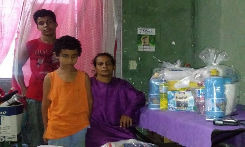 Fellipe Bastos ajuda família em dificuldades (Globo Esporte)