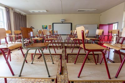 Covid-19: surto em escola de Évora após alegada festa deixa 900 alunos em casa - TVI