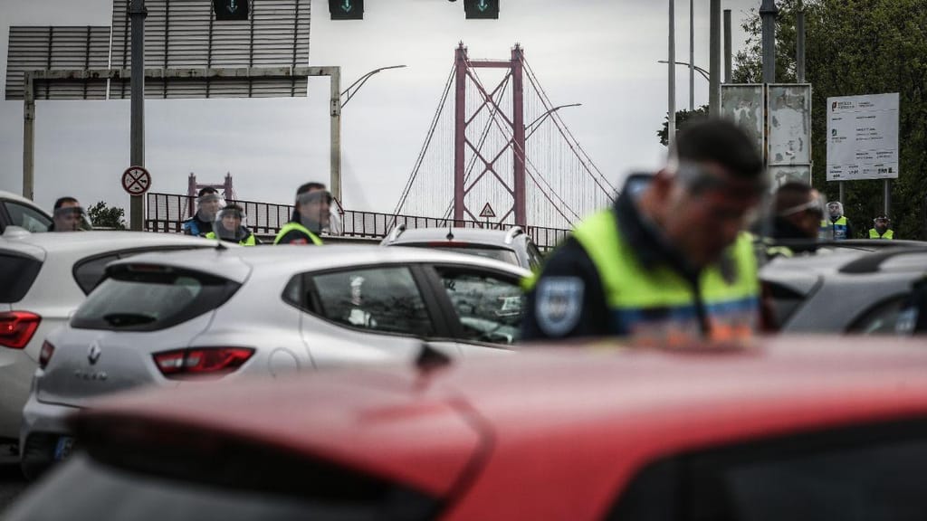 PSP faz megaoperação de fiscalização no acesso à Ponte 25 de Abril