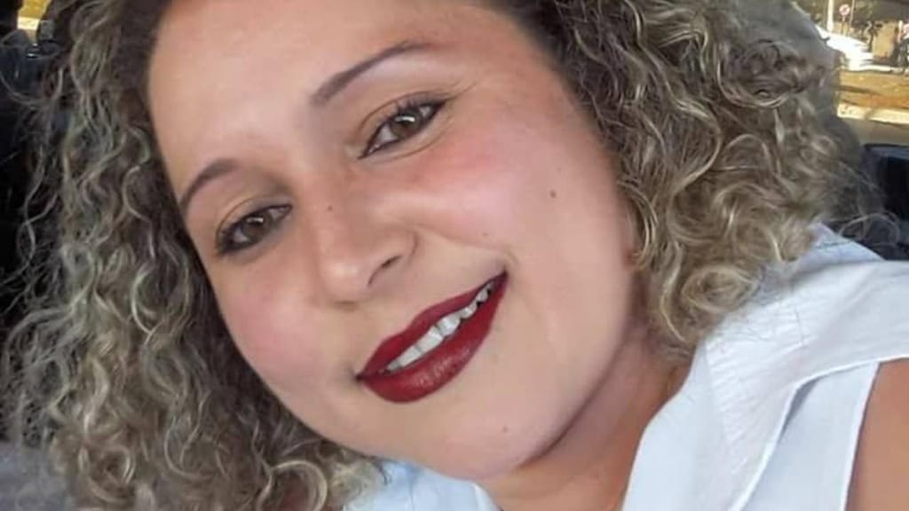 Covid-19: enfermeira que deu a cara por campanha de isolamento social morre infetada