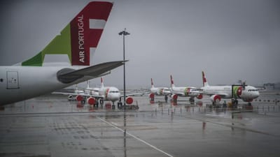 Mau tempo causa atrasos e desvio de voos no aeroporto de Lisboa - TVI