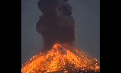 VÍDEO: as imagens impressionantes da erupção do vulcão Krakatoa - TVI