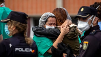 Covid-19: número de mortos volta a subir em Espanha - TVI