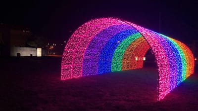 Covid-19: arco-íris luminoso junto ao Hospital da Feira é símbolo de esperança - TVI