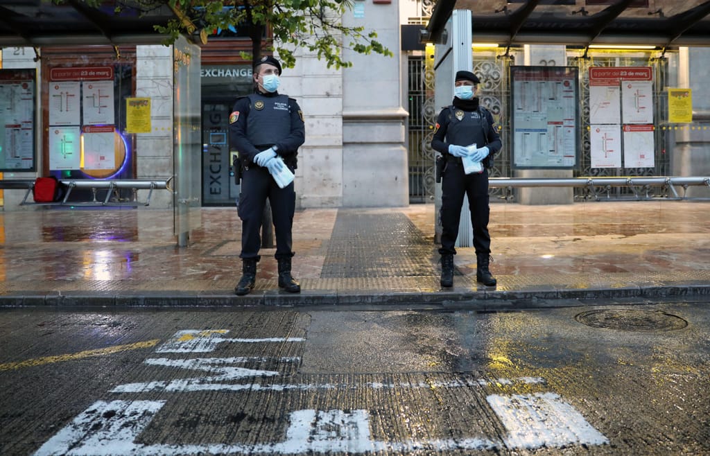 Governo espanhol distribui máscaras à população