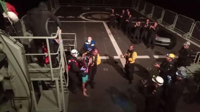 Marinha Portuguesa resgata homem após 30 horas no mar - TVI