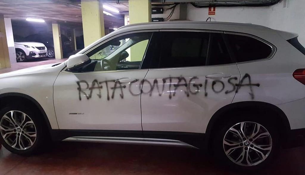 Carro de médica vandalizado em Barcelona